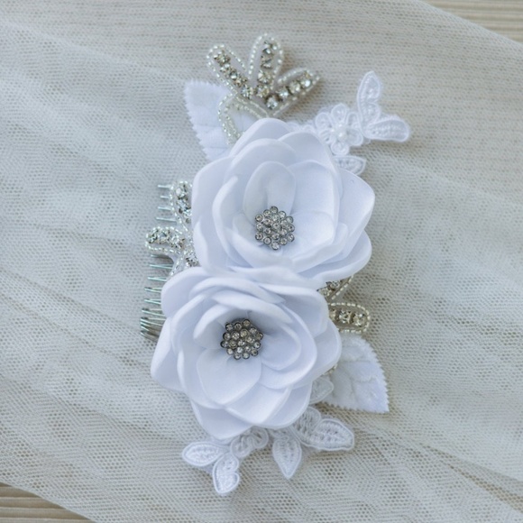 Bridal Flower Hair Comb. Bridal Headpiece.